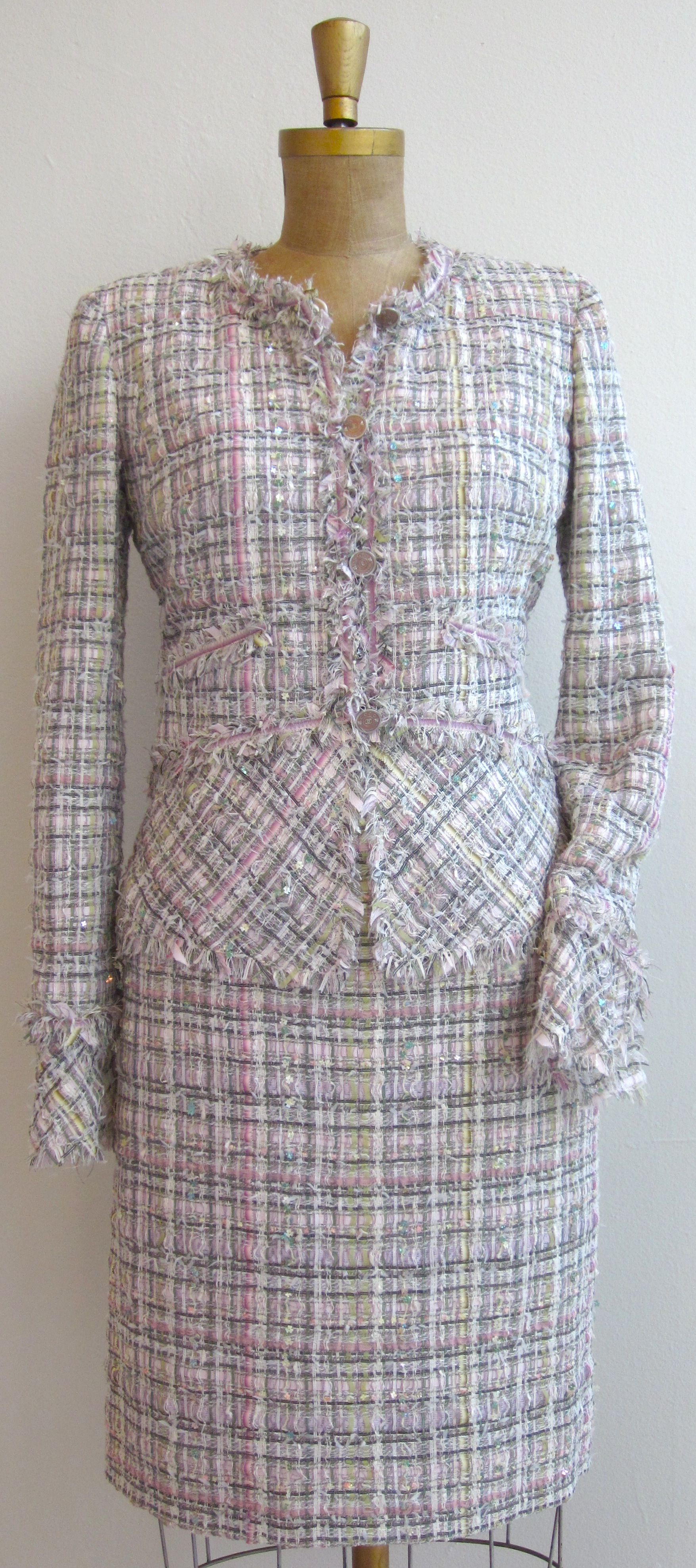 CHANEL TWEED LESAGE JACKET & SKIRT SUIT size 36 Yellow ref.36714 - Joli  Closet