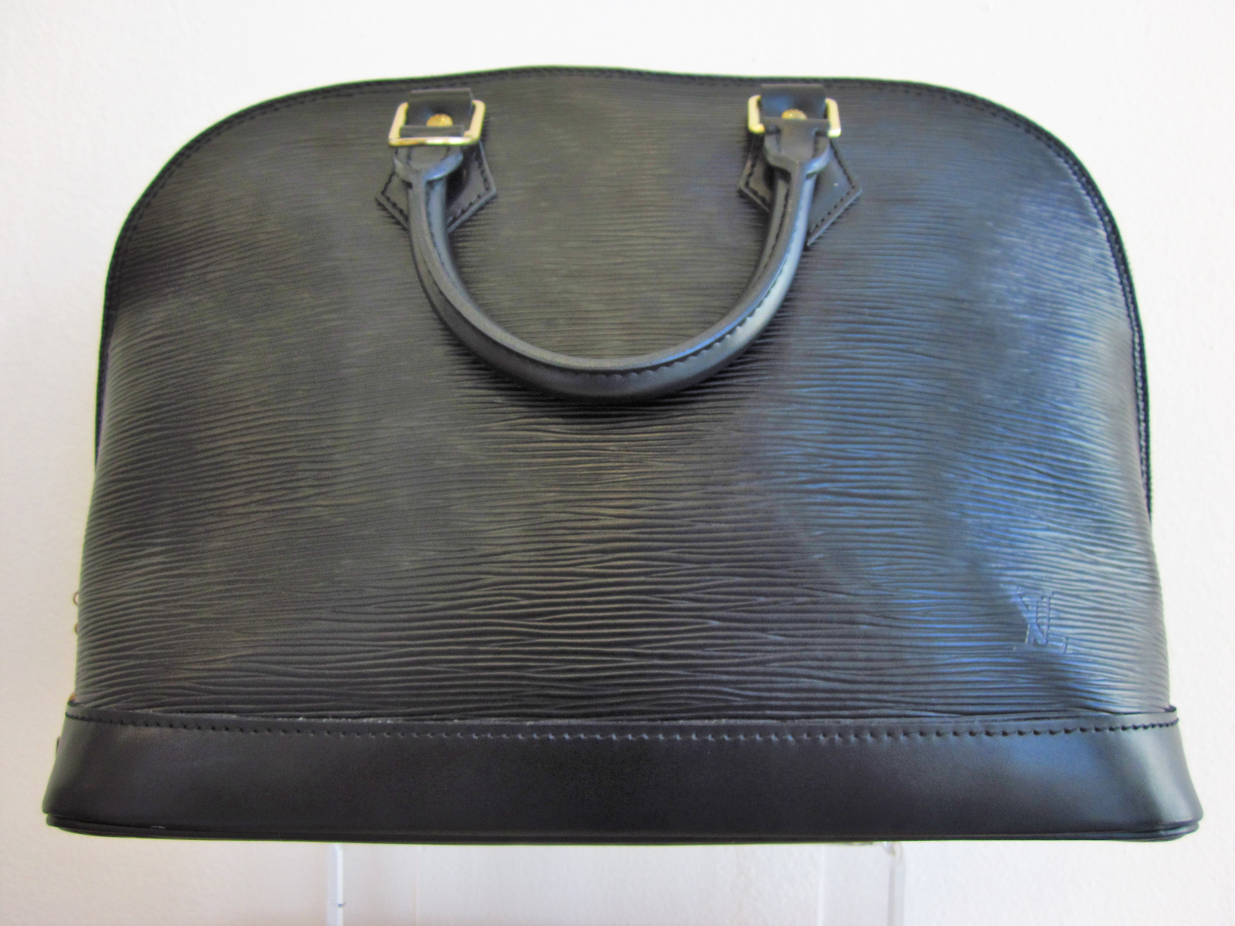 Louis Vuitton, Bags, Auth Louis Vuitton Sac Seau Noir Epi Womens Shoulder  Bag