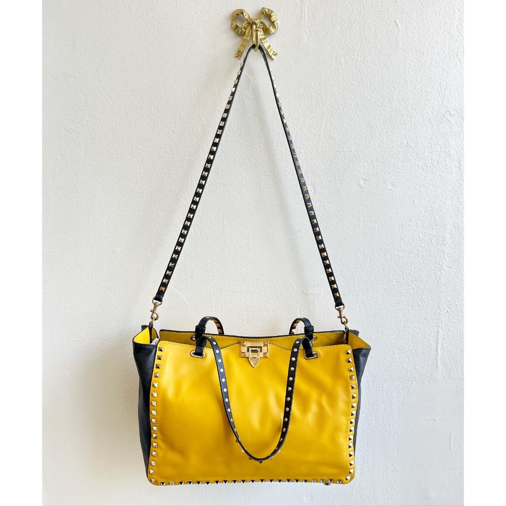 Valentino Rockstud medium yellow black purse