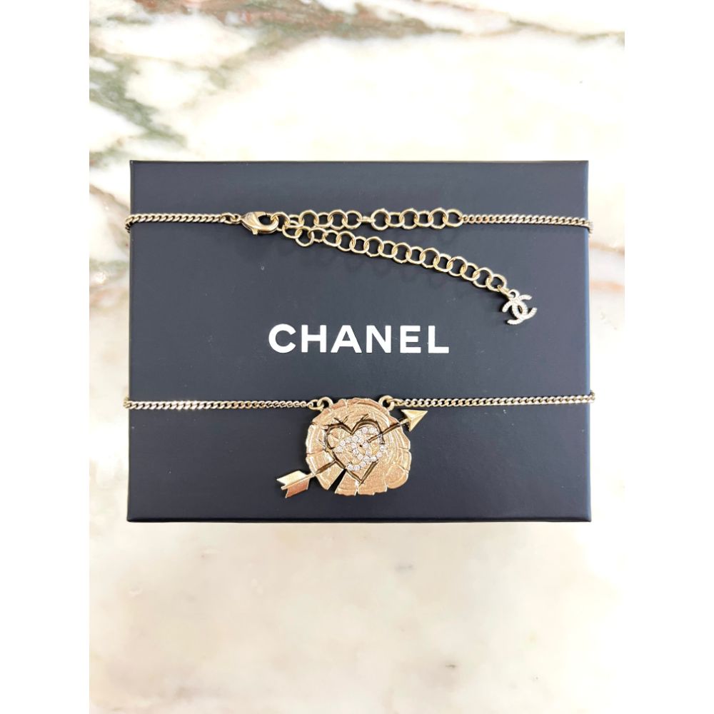 Chanel 2019 arrow heart logo necklace