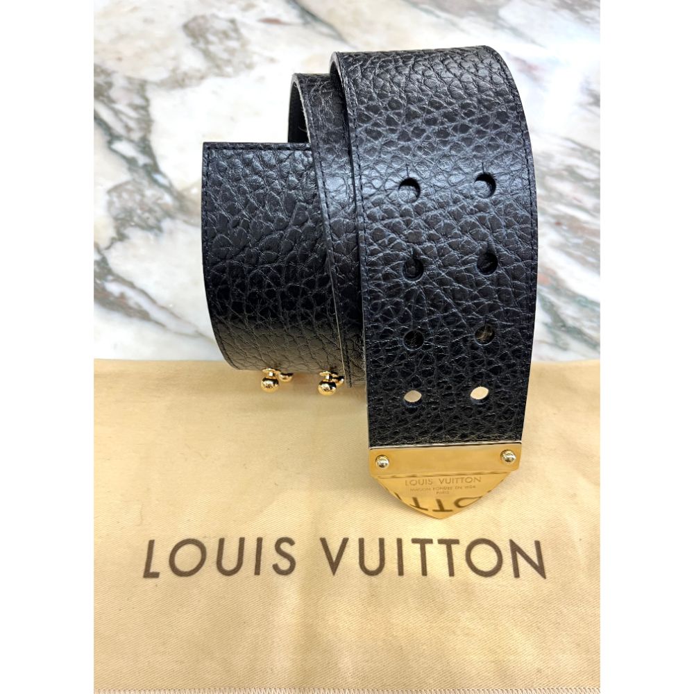 Louis Vuitton black leather belt