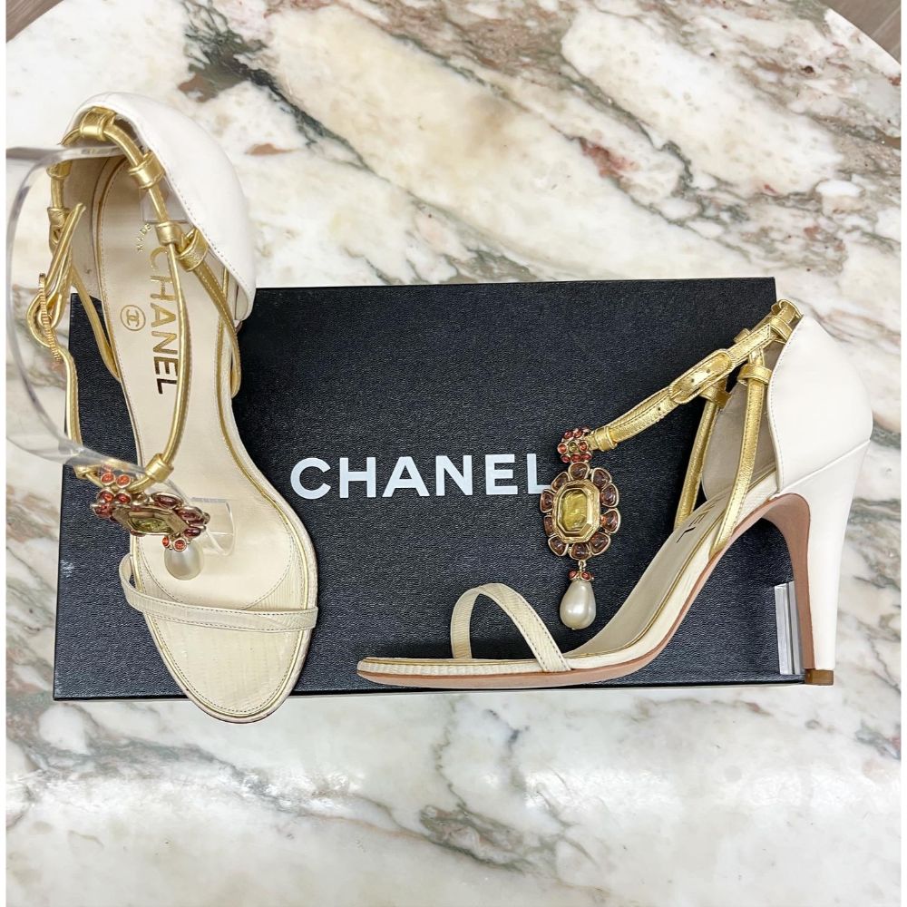 Chanel beige jeweled pearl pendant sandals