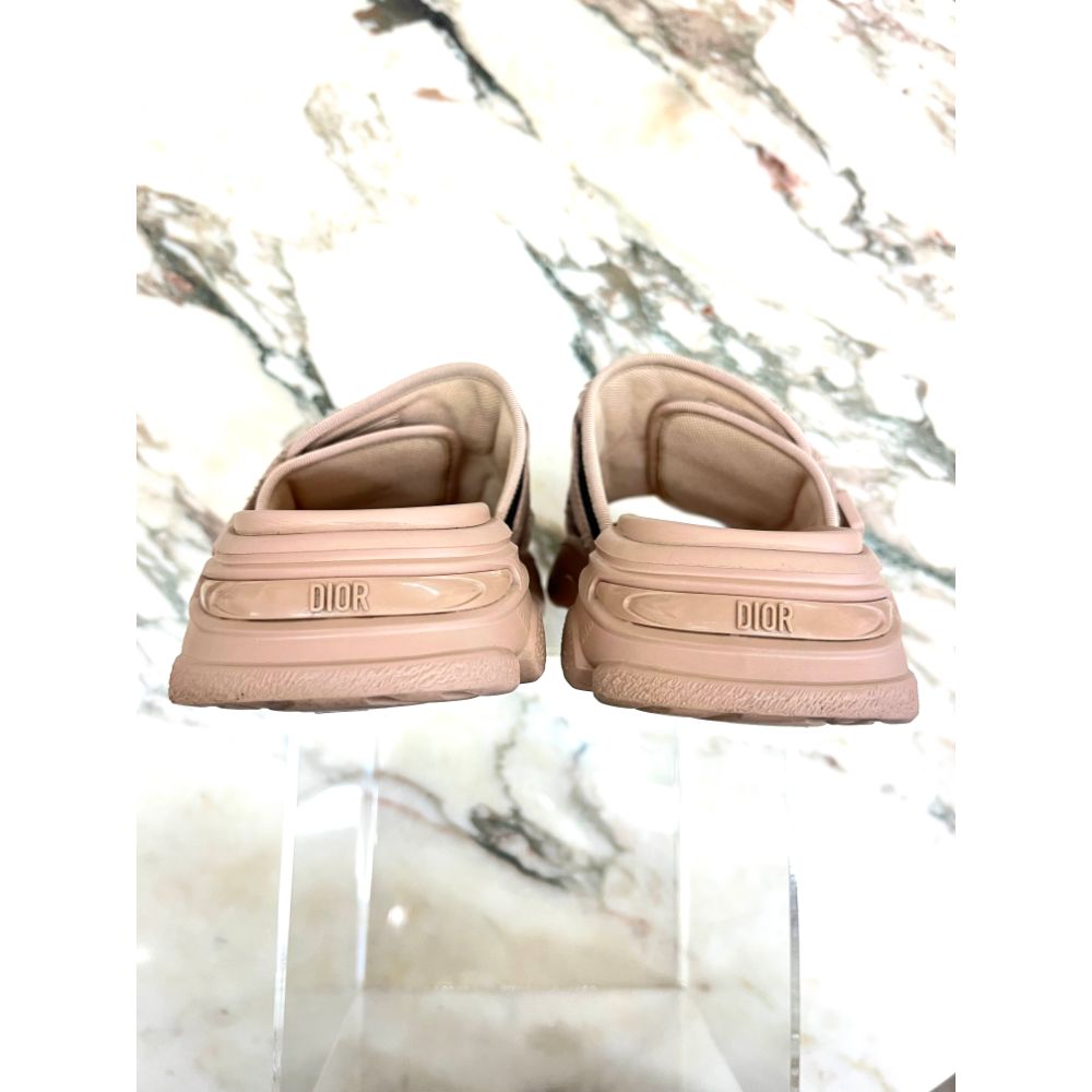 Dior D-Wander beige rubber slides