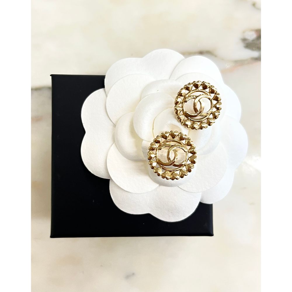 Chanel CC heart earrings 2023