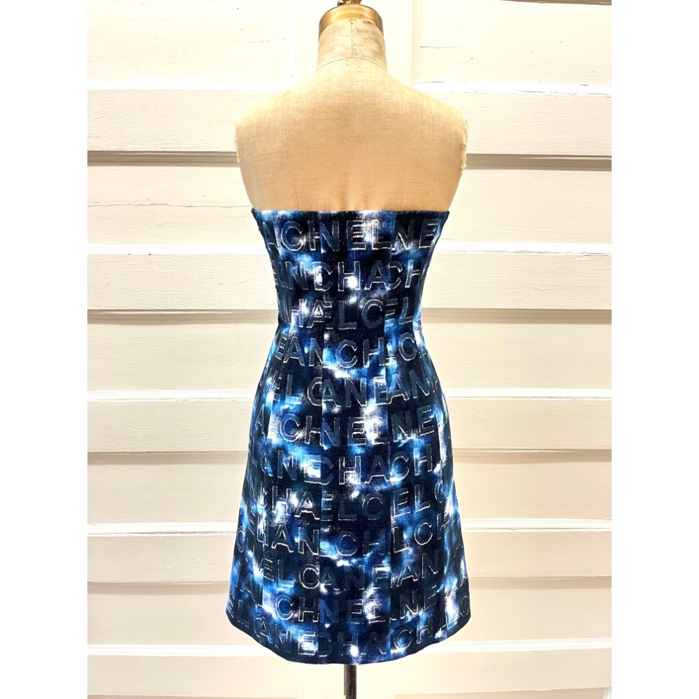 Chanel 2021 blue velvet strapless dress