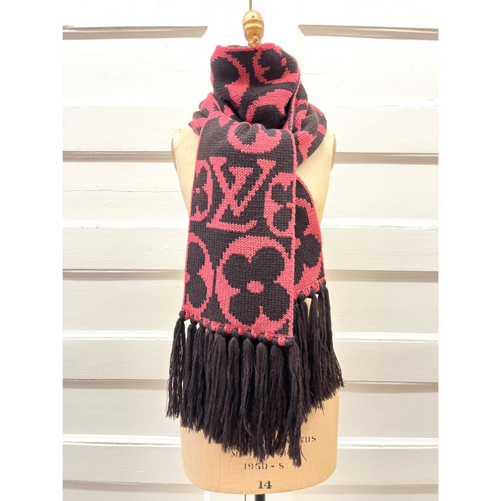 Louis Vuitton wool knit scarf