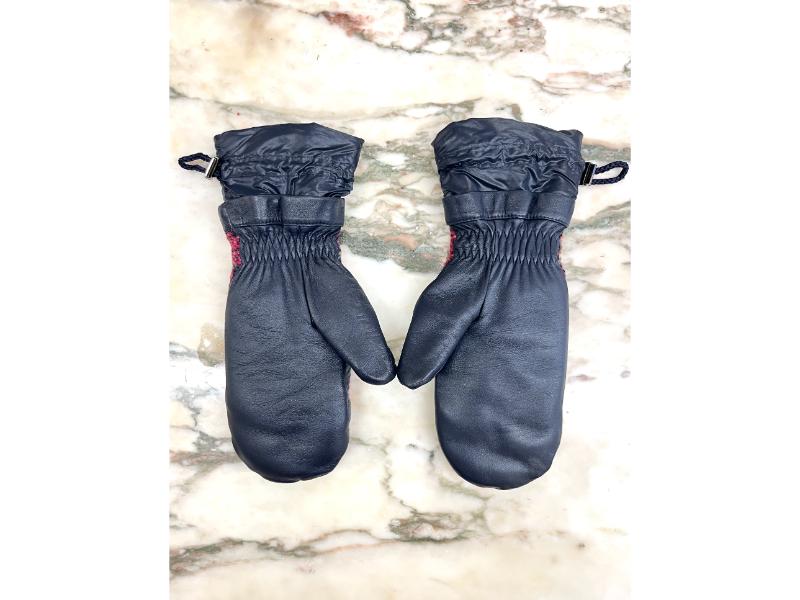 Chanel 2018 tweed mittens