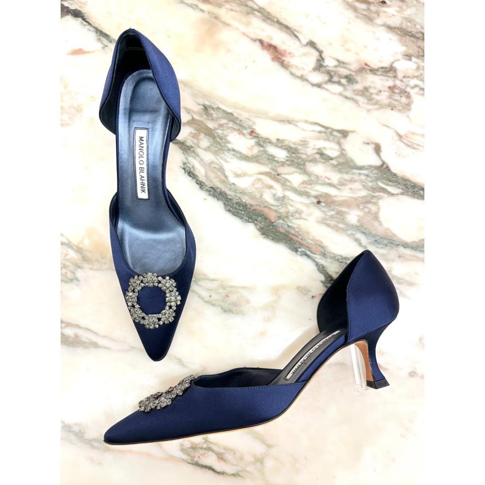 Manolo Blahnik Hangisi kitten heels