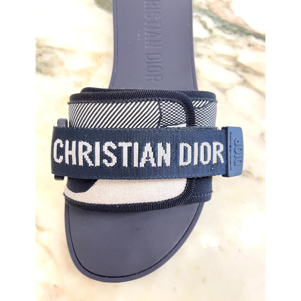 Dior (r)evolution slides in navy camouflage