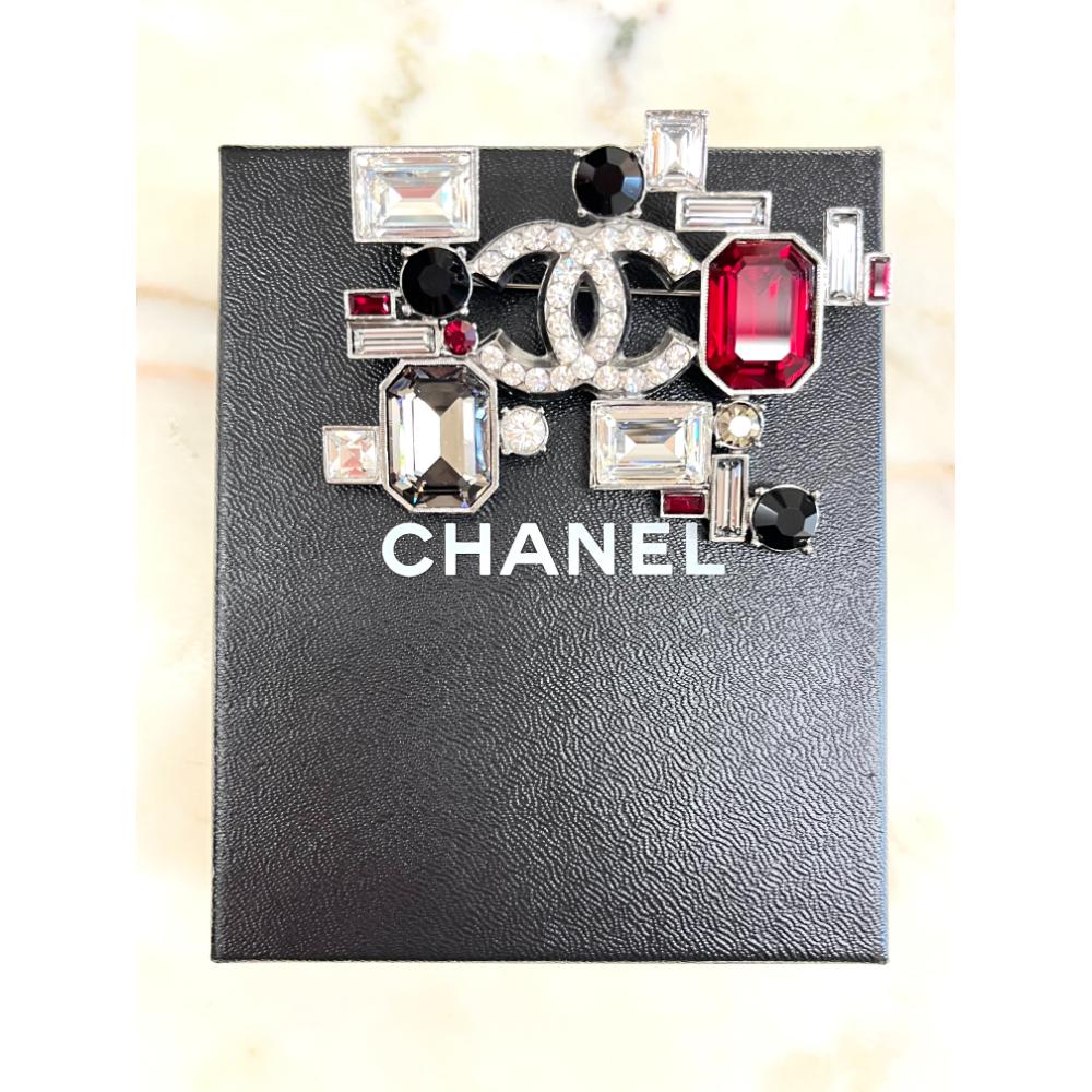 Chanel 2005 brooch