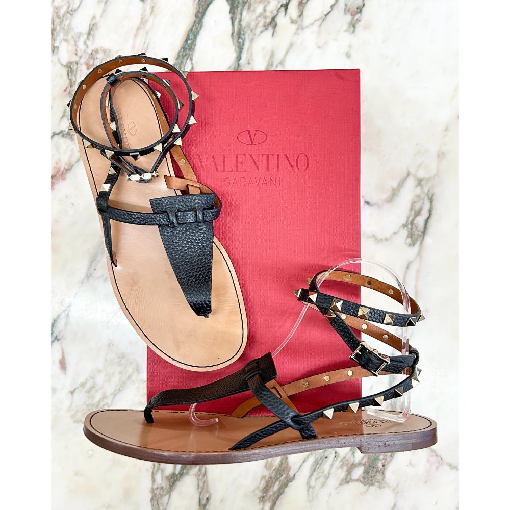 Valentino Rockstud black leather thong sandals ~ sz 40