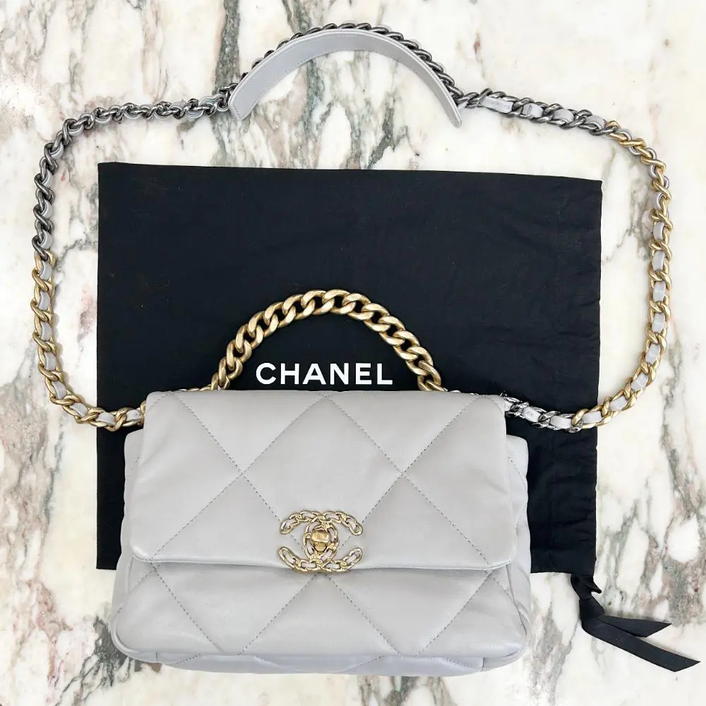 Chanel 19 Flap bag in grey lambskin