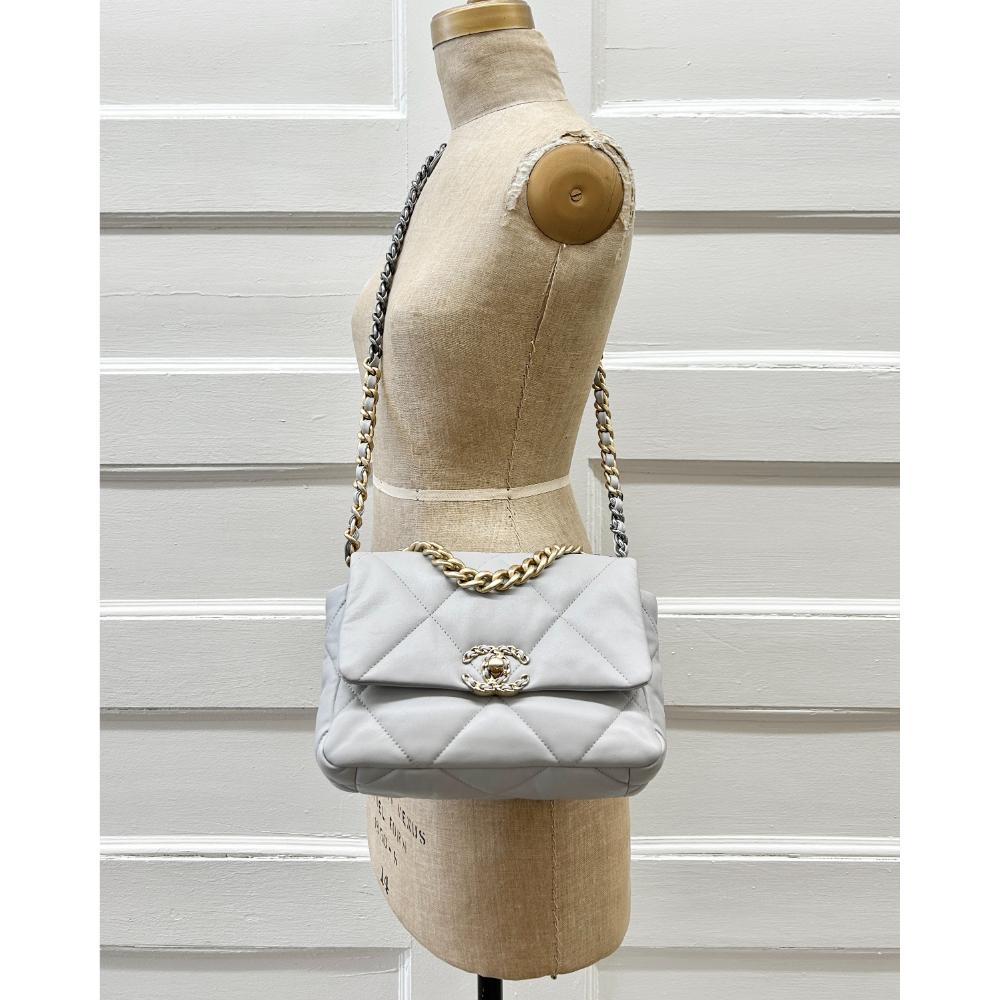 Chanel 19 Flap bag in grey lambskin