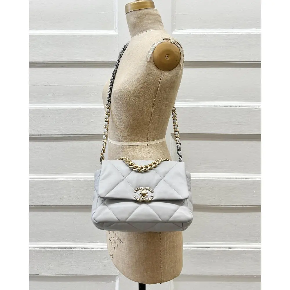 Chanel 19 Flap bag in grey lambskin