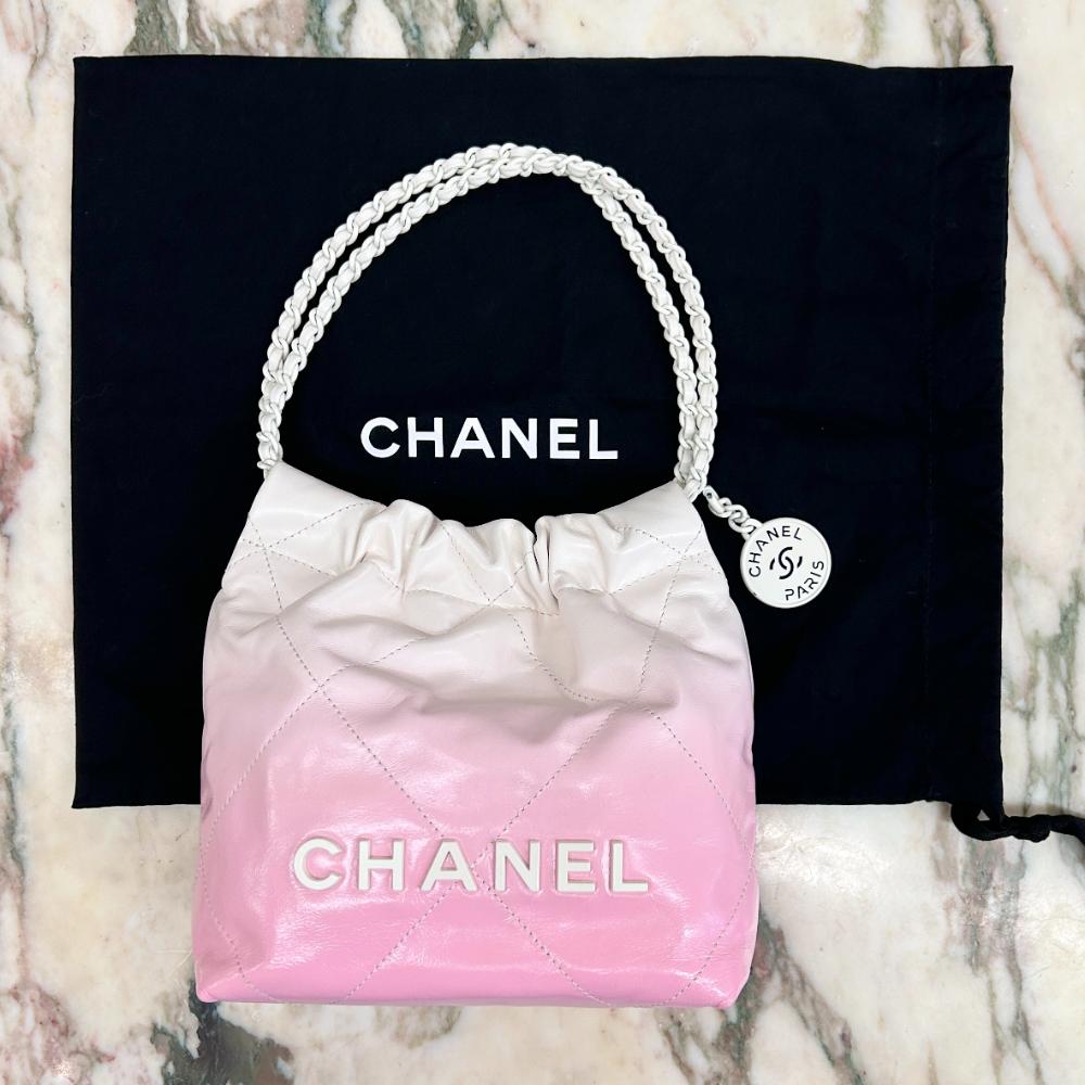 Chanel 2024 22 Mini bag in cream/pink gradient calfskin