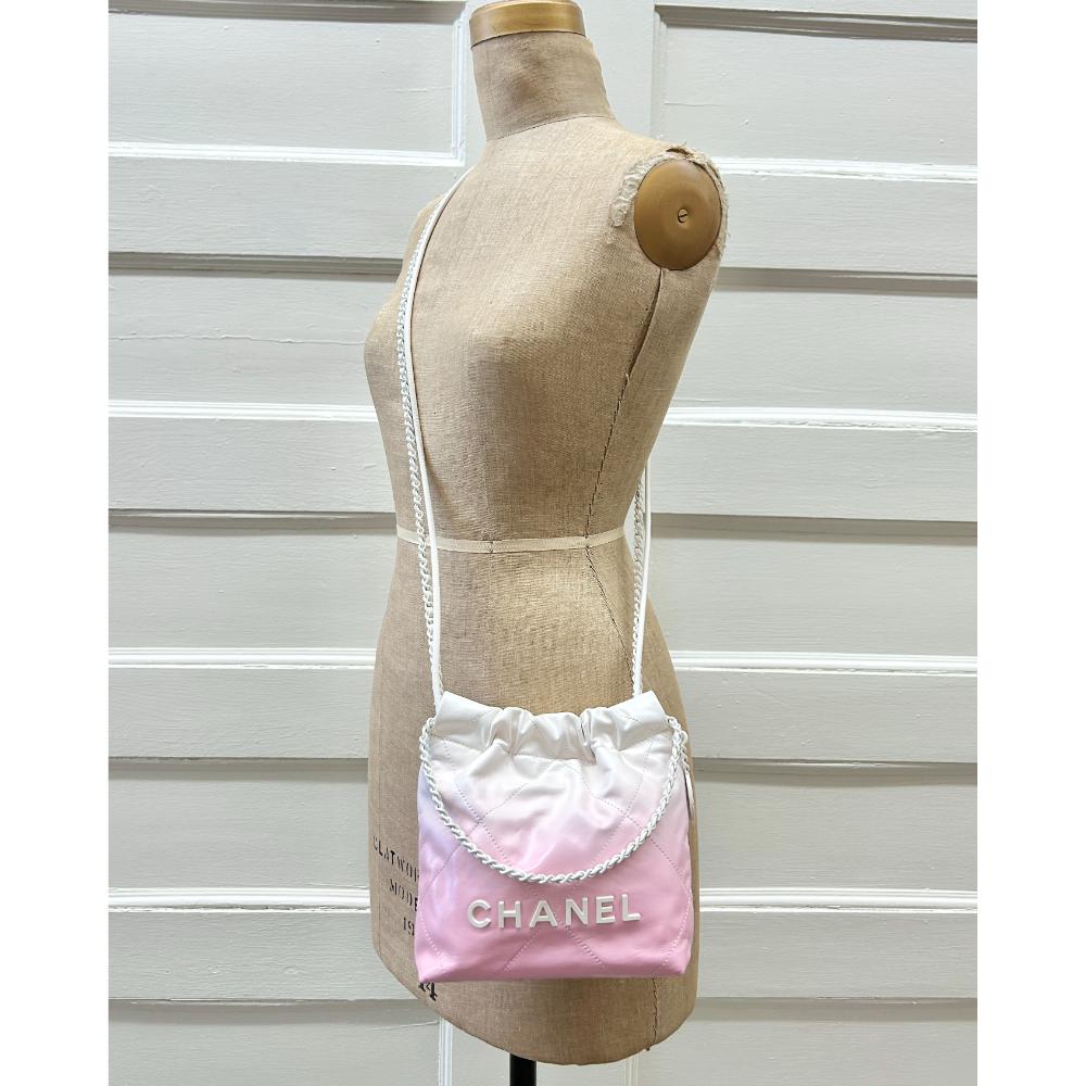 Chanel 2024 22 Mini bag in cream/pink gradient calfskin