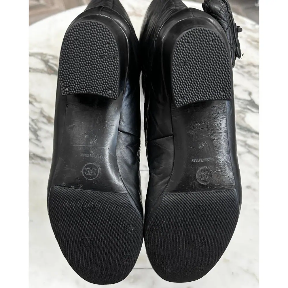 Chanel black quilted calfskin boots w/ ankle pouch ~ sz 41
