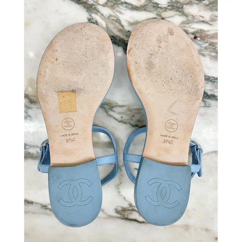 Chanel 2023 blue leather thong sandals ~ sz 37.5