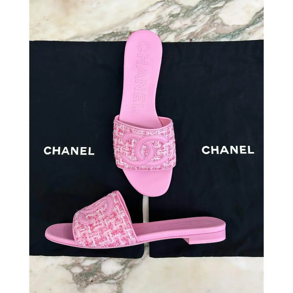 Chanel 2023 pink tweed slides w/ leather logo ~ sz 38C