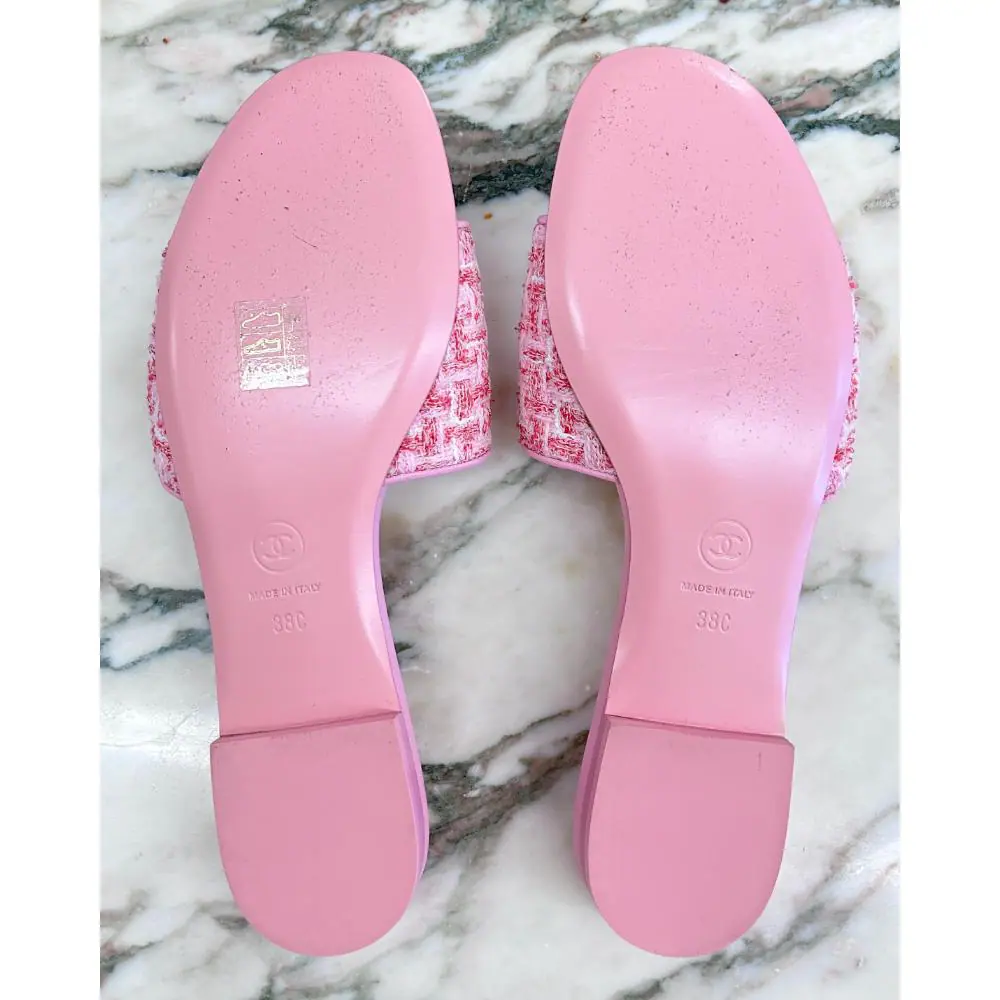 Chanel 2023 pink tweed slides w/ leather logo ~ sz 38C