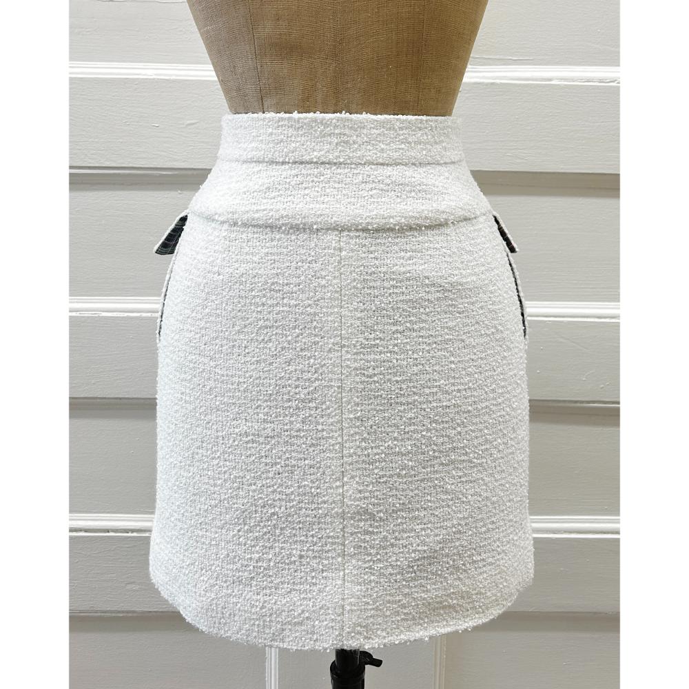 Chanel 2020 white tweed mini skirt w/ plaid lining