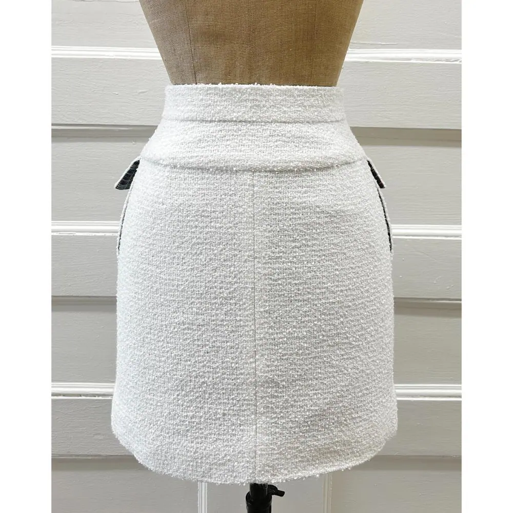 Chanel 2020 white tweed mini skirt w/ plaid lining