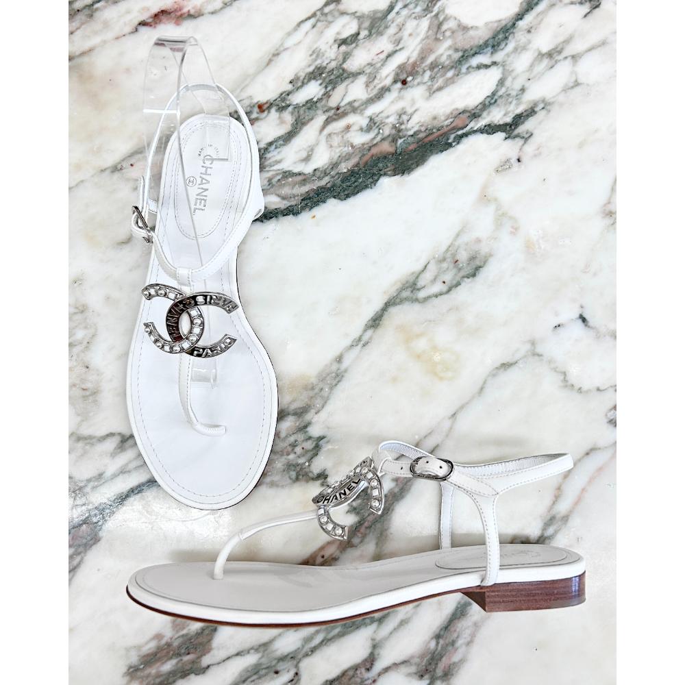 Chanel white leather thong sandals with silver CC ~ sz 37.5 C