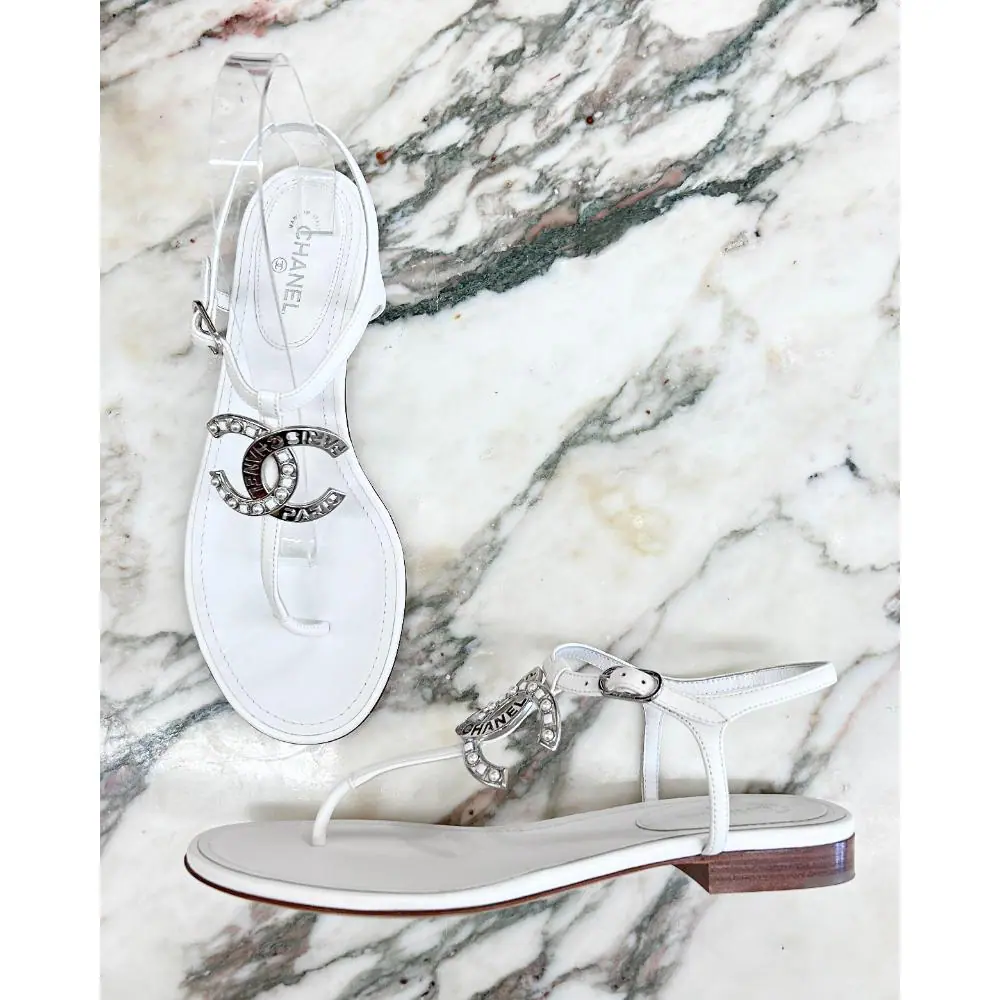 Chanel white leather thong sandals with silver CC ~ sz 37.5 C