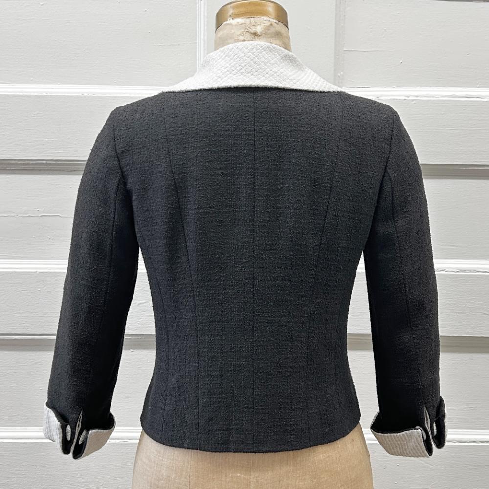 Chanel 2009 linen jacket with contrast collar and cuffs