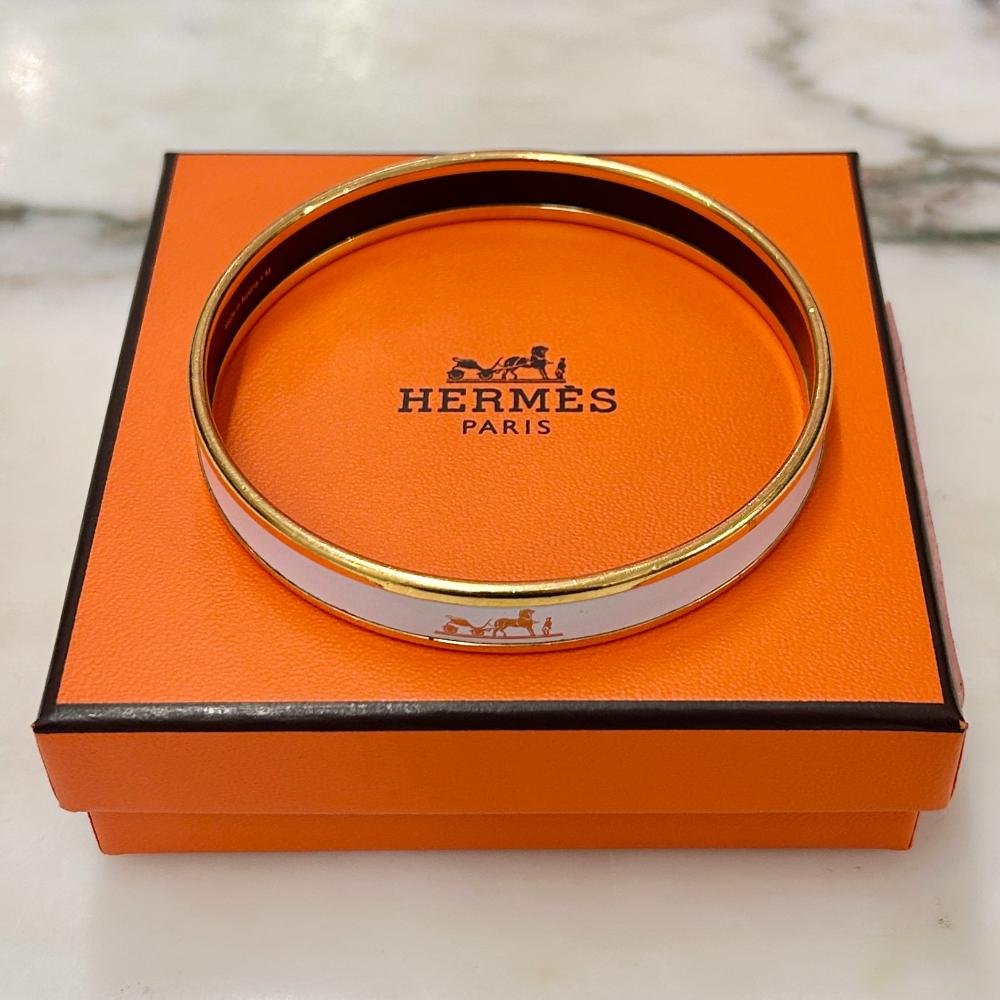 Hermès white enamel Caleche bangle with gold trim