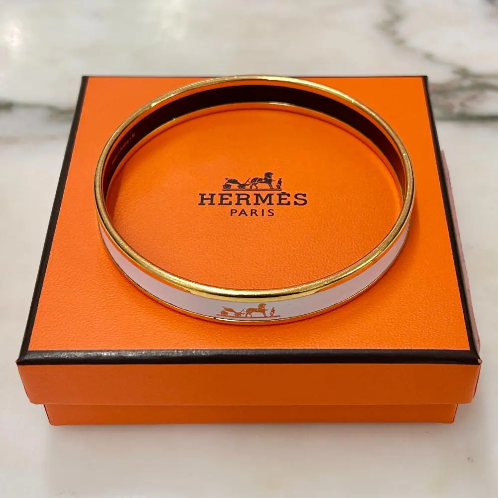 Hermès white enamel Caleche bangle with gold trim