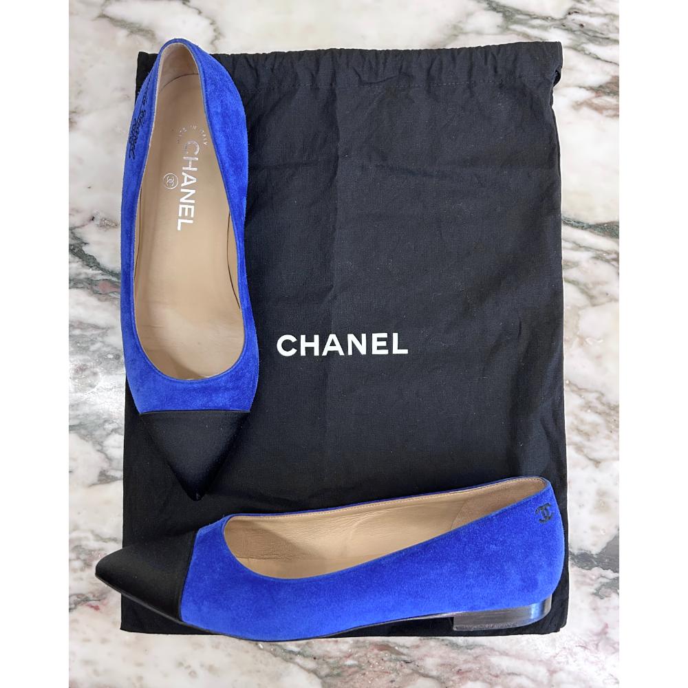 Chanel indigo suede flats with black satin cap toe ~ Size 38.5