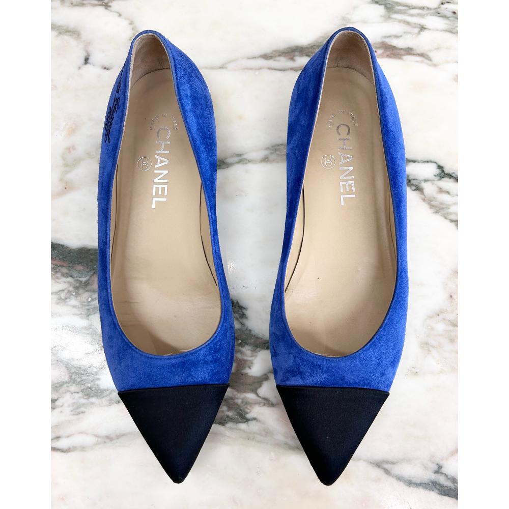 Chanel indigo suede flats with black satin cap toe ~ Size 38.5