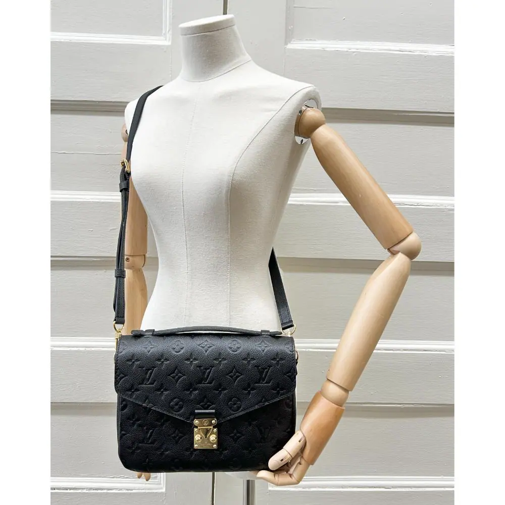 Louis Vuitton 2019 Pochette Métis bag in black Monogram Empreinte leather