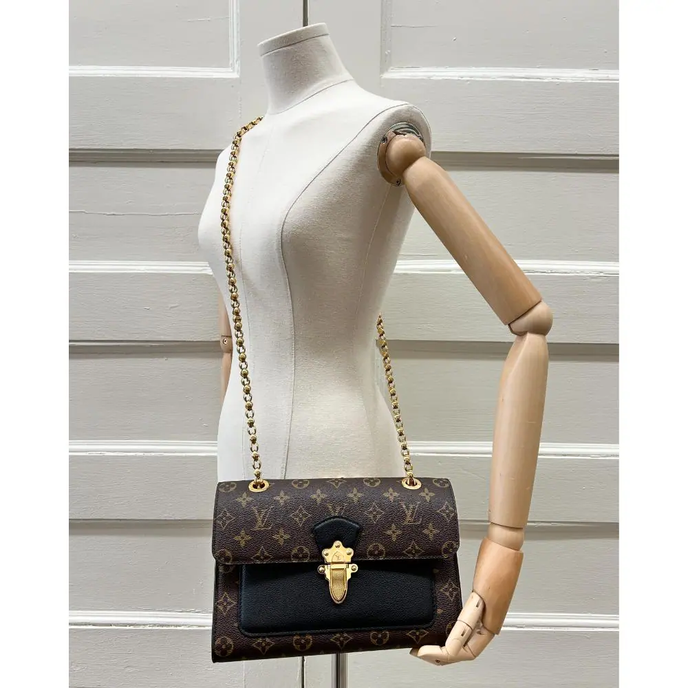 Louis Vuitton Victoire bag in Monogram and black leather