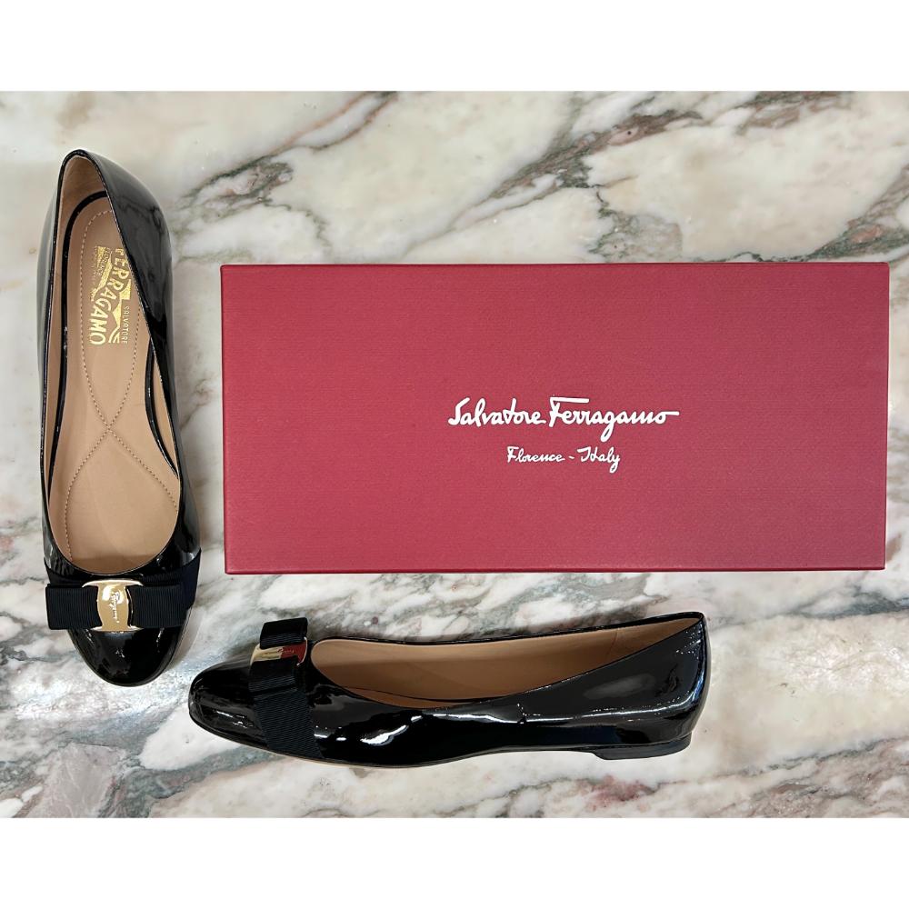 Ferragamo Varina black patent leather flats ~ Size 10