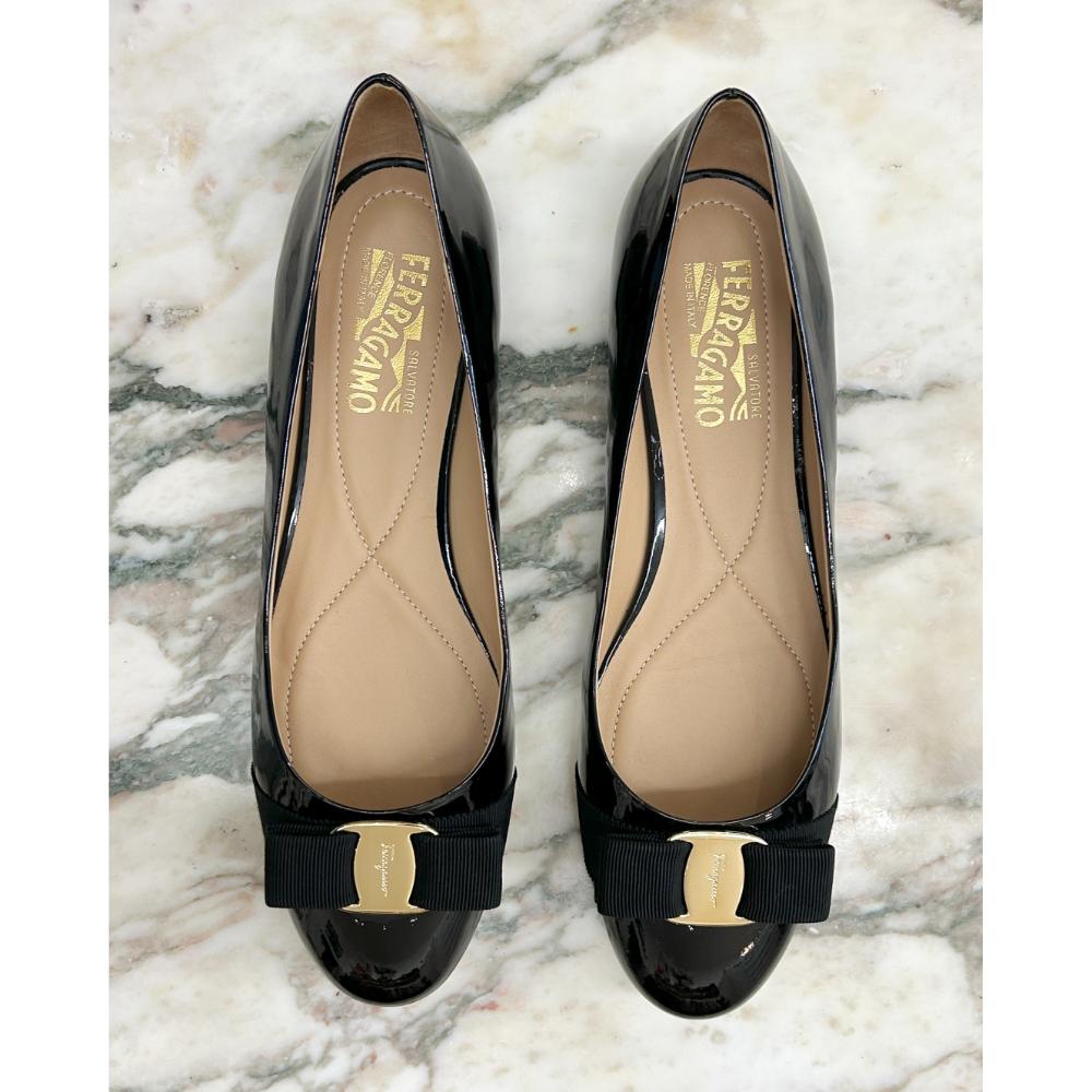 Ferragamo Varina black patent leather flats ~ Size 10