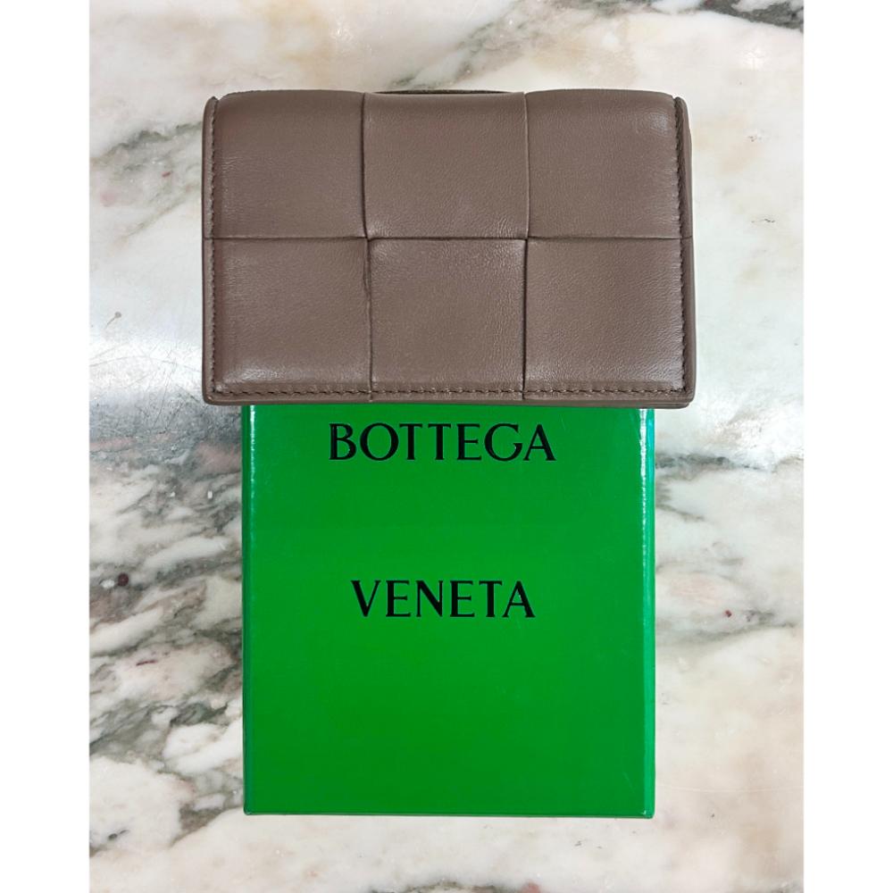 Bottega Veneta Cassette card case in taupe leather