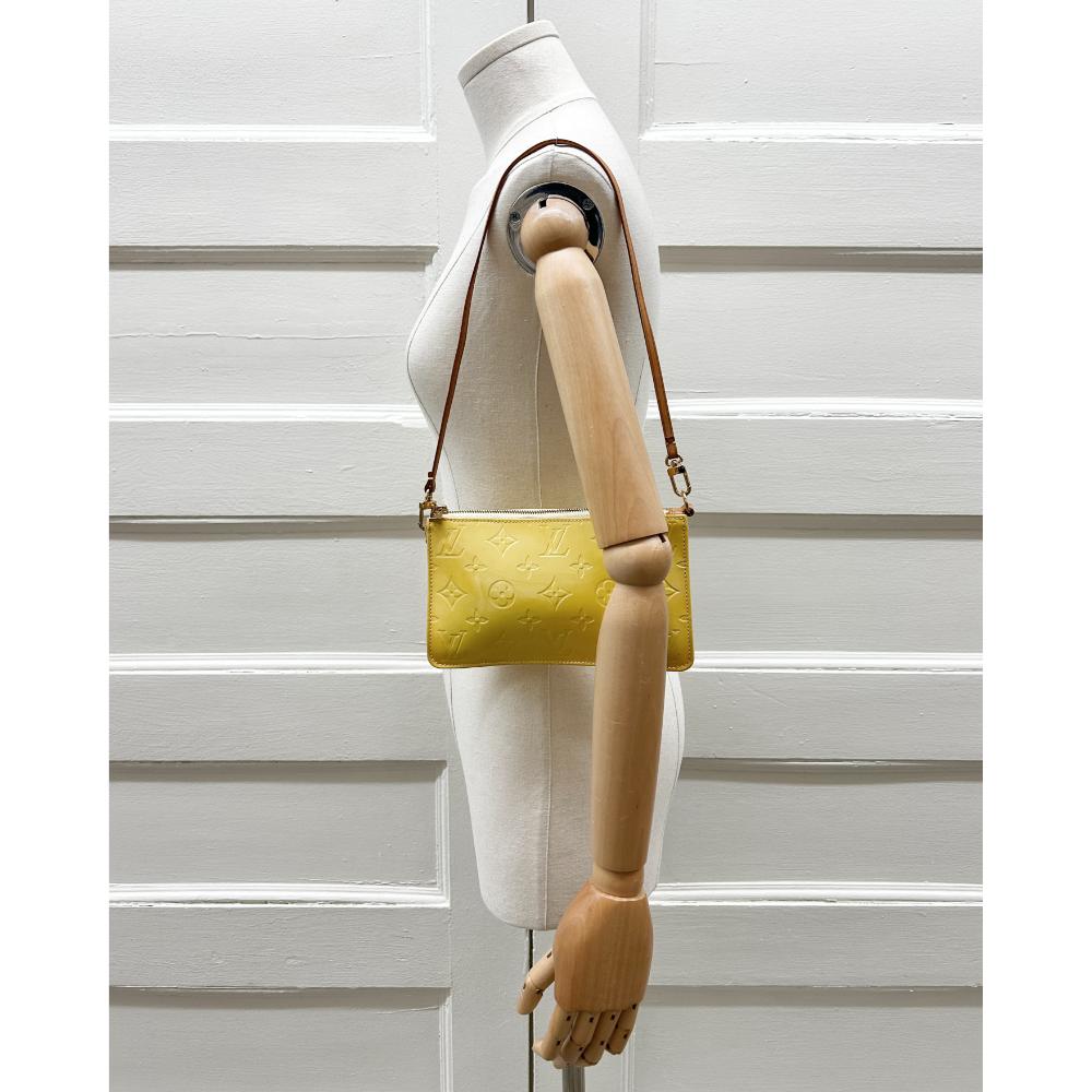 Louis Vuitton 1999 yellow Monogram Vernis Lexington Pochette