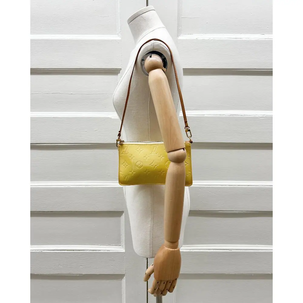 Louis Vuitton 1999 yellow Monogram Vernis Lexington Pochette