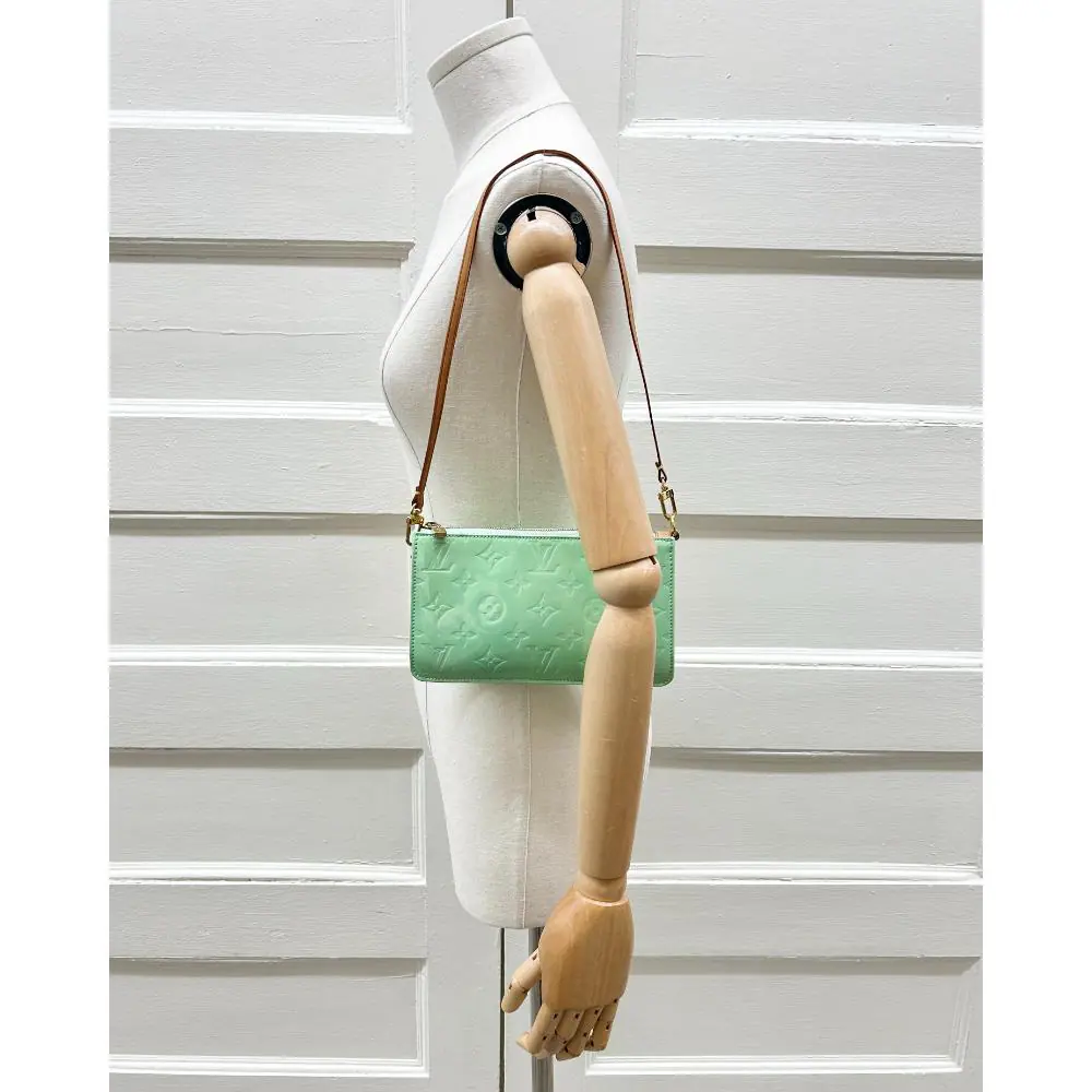 Louis Vuitton 2004 mint Monogram Vernis Lexington Pochette