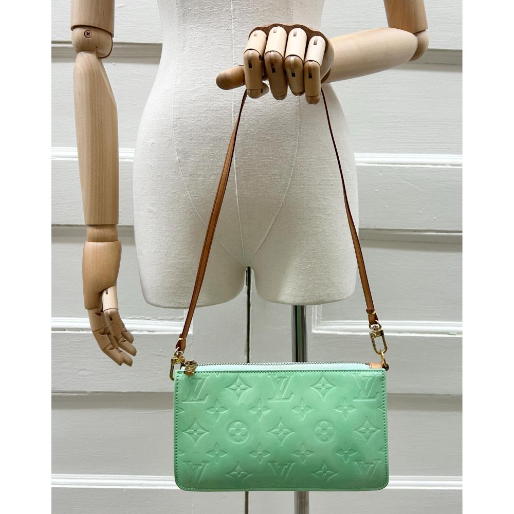 Louis Vuitton 2004 mint Monogram Vernis Lexington Pochette