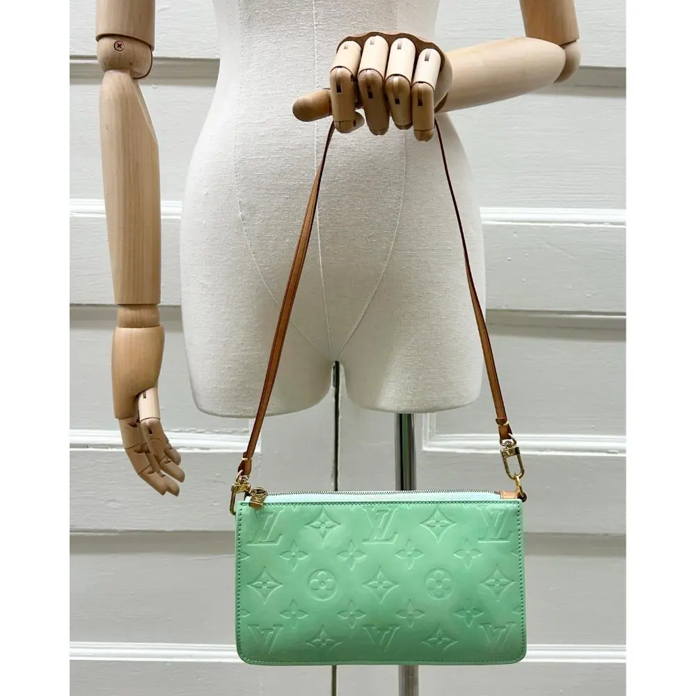 Louis Vuitton 2004 mint Monogram Vernis Lexington Pochette