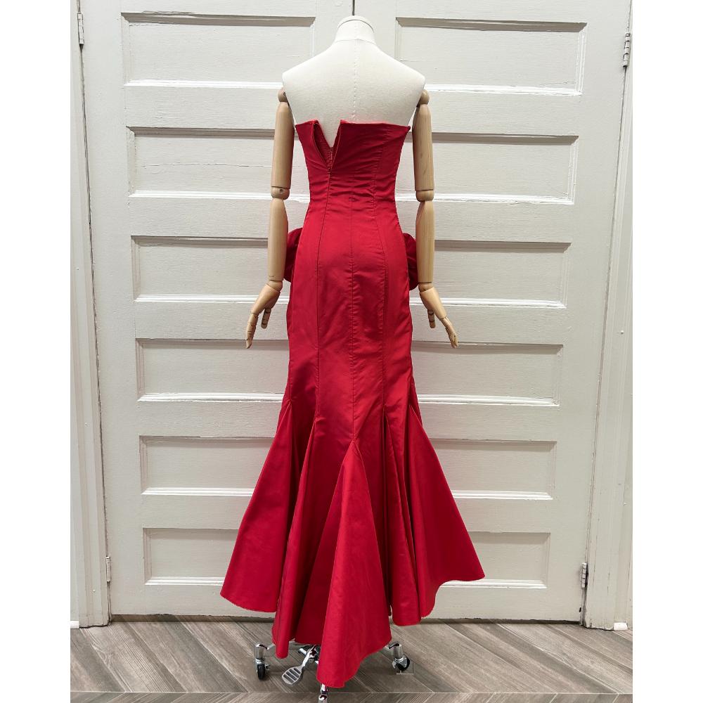 Valentino 2004 red strapless silk gown w/ rosette pockets ~ Size 00