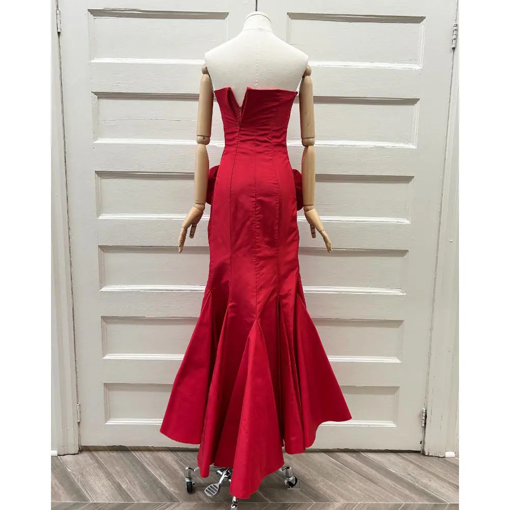 Valentino 2004 red strapless silk gown w/ rosette pockets ~ Size 00