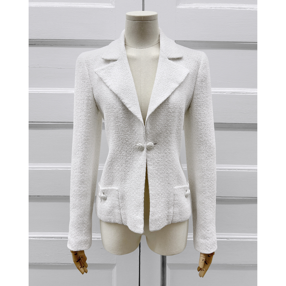 Chanel 2009 white tweed jacket with silver thread ~ Size 6