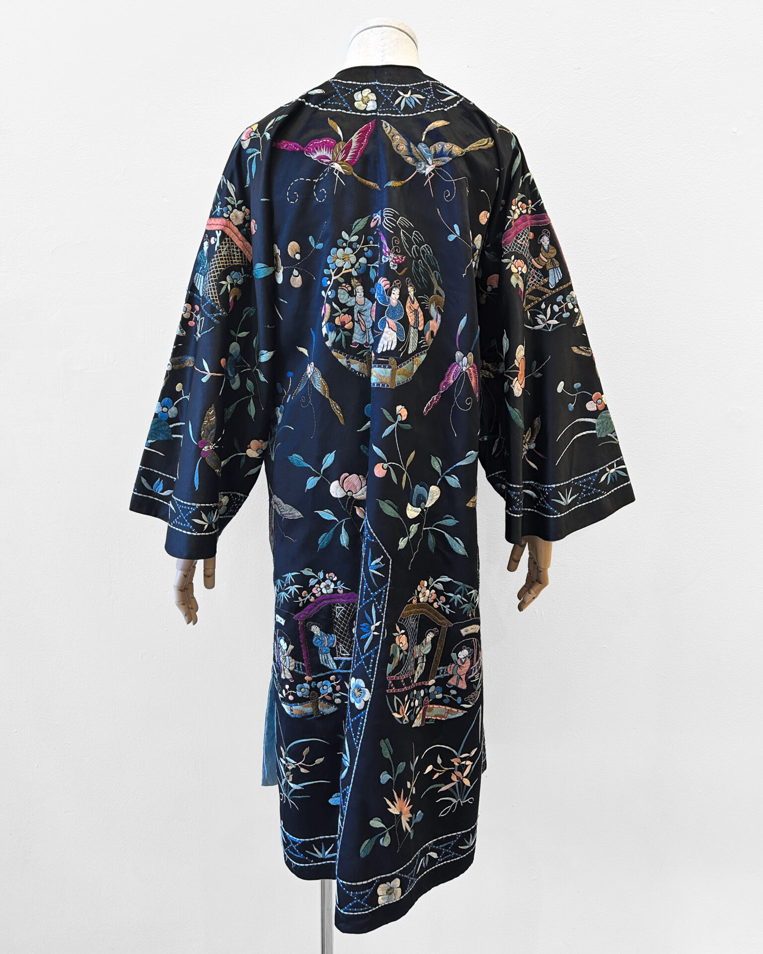 Chinese 1910 hand embroidered silk robe