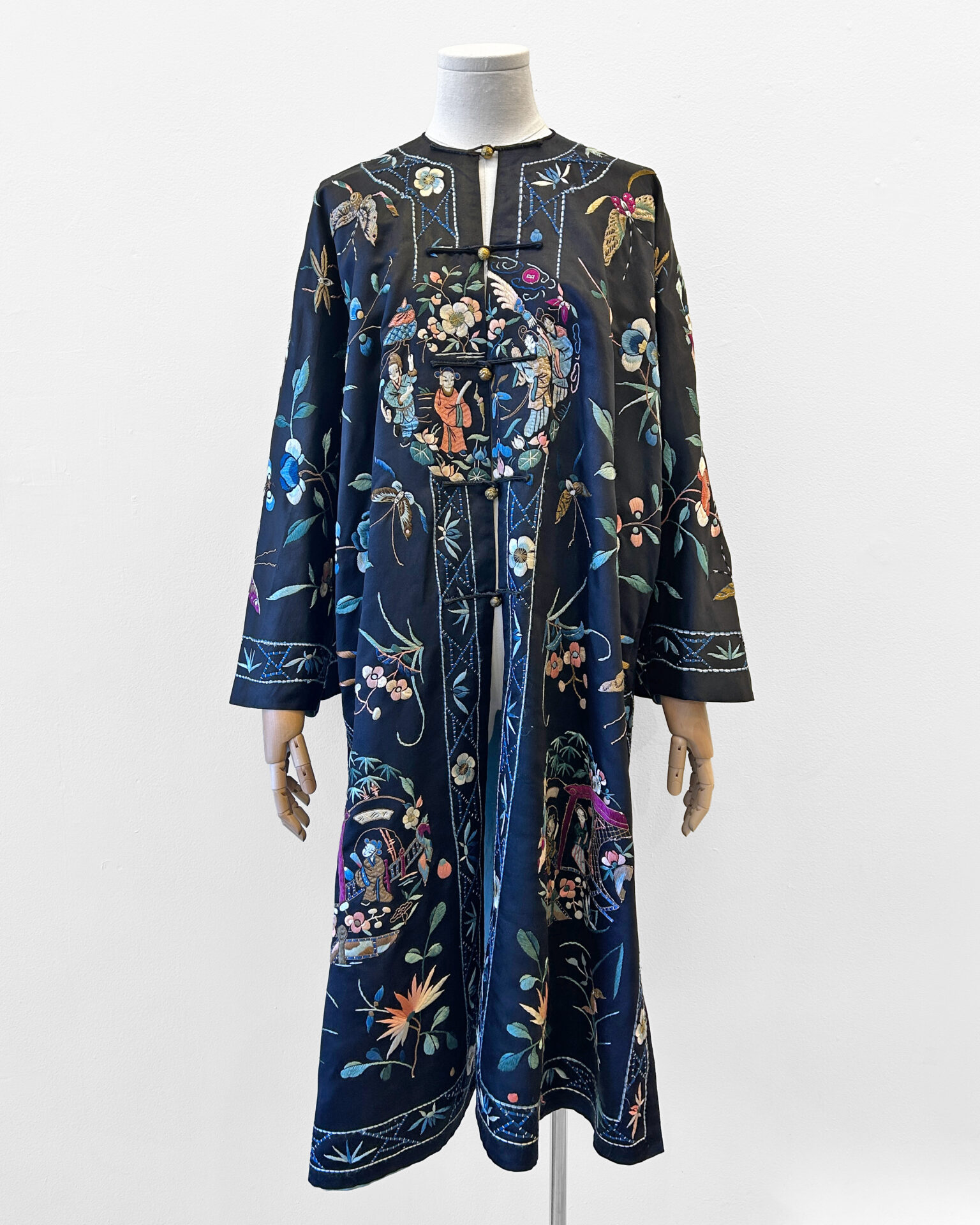 Chinese 1910 hand embroidered silk robe