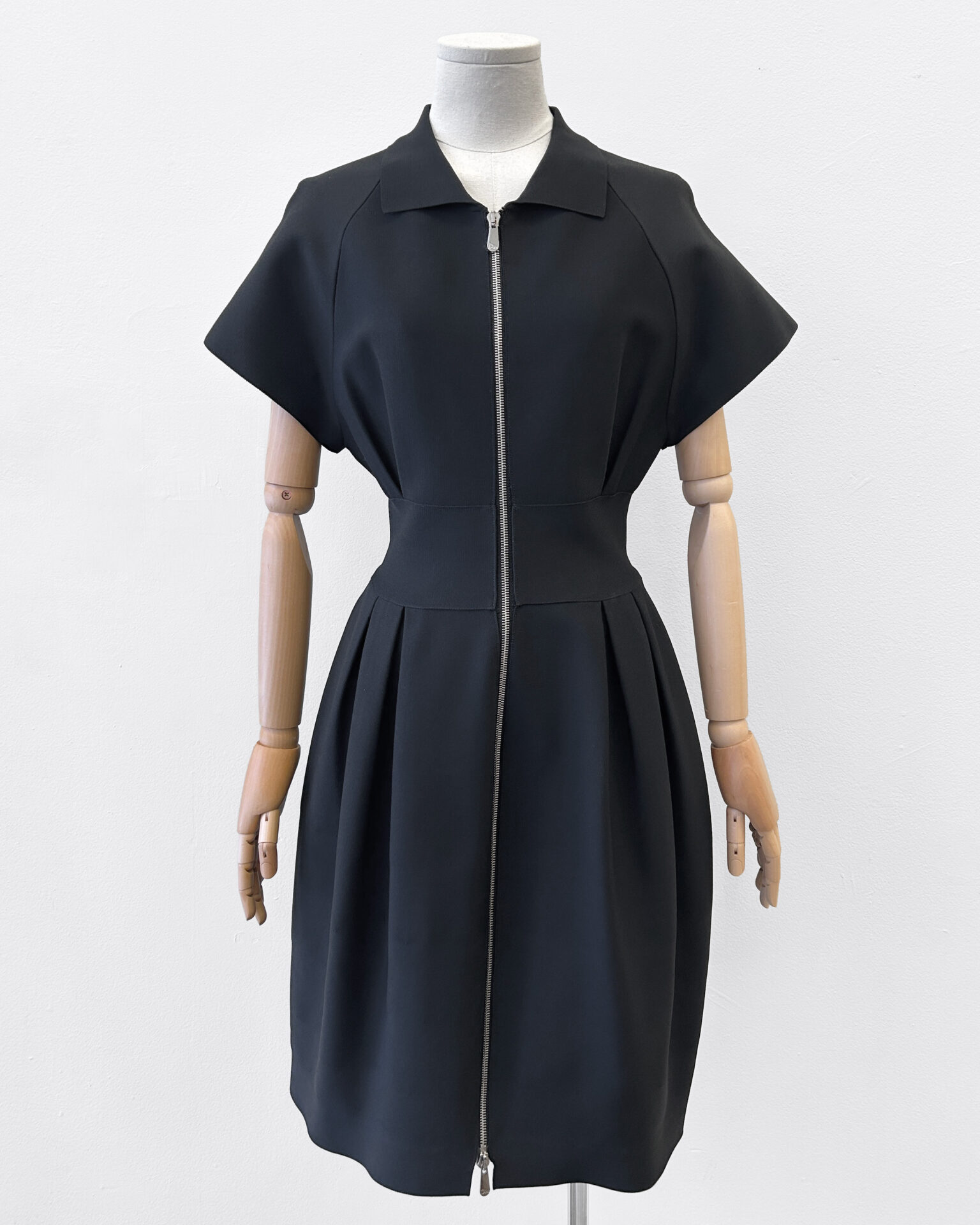 Dior black knit zip front dress ~ Size 6
