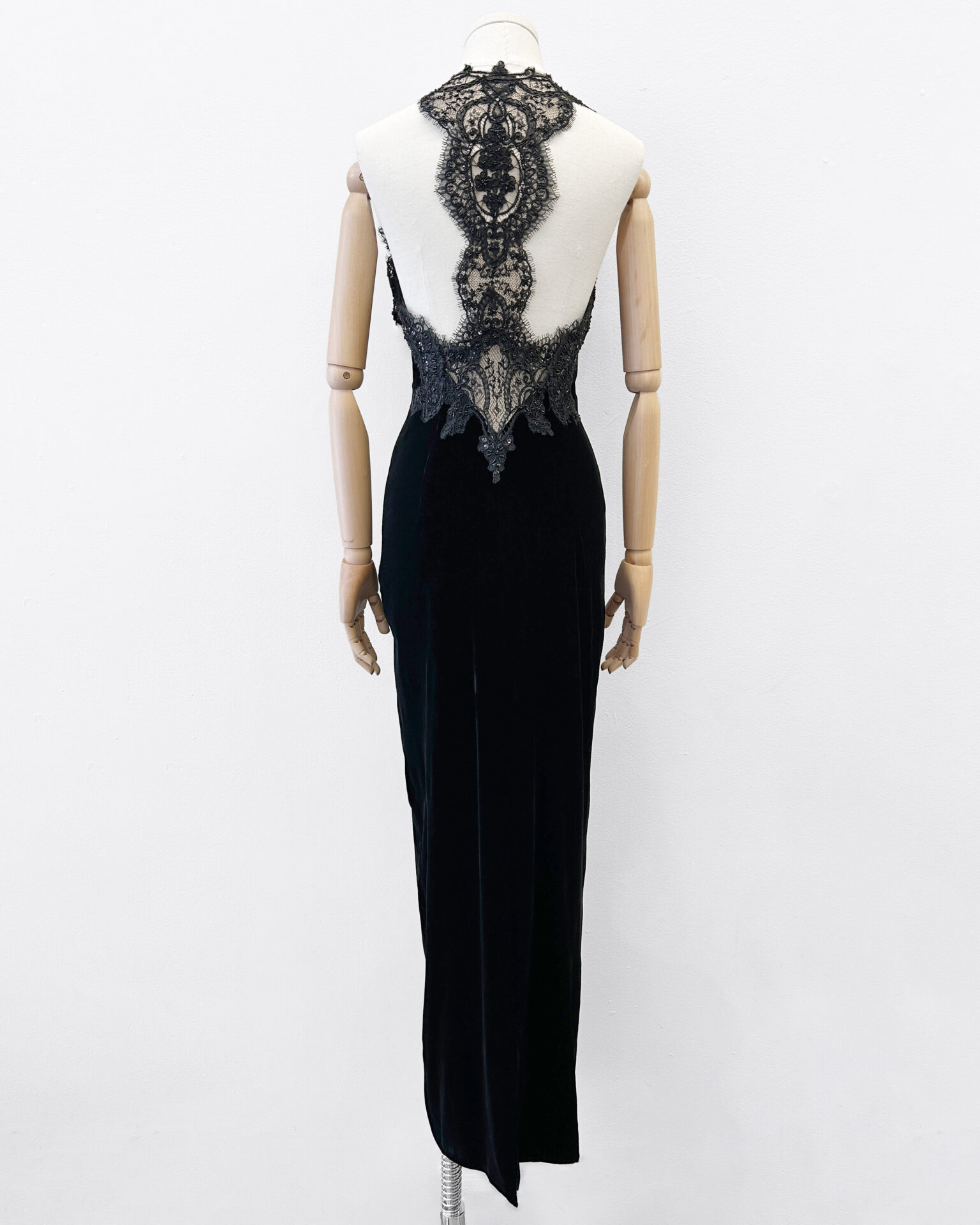 Marchesa black velvet gown with beaded bodice ~ Size 6